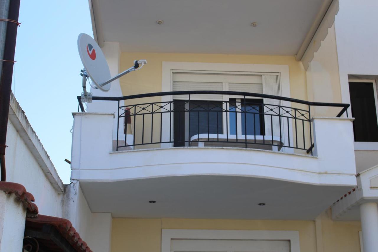 Paralia Ofriniou Gr Sunrise Apartments 3 Esterno foto